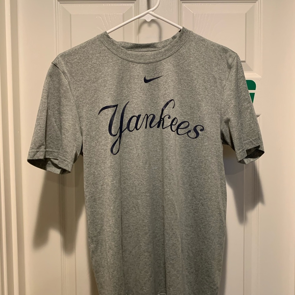 Nike Dri-Fit Yankees T-shirt